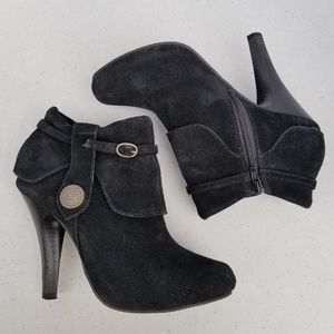 Unlisted by Kenneth Cole black suede booties  sz 6